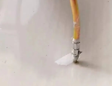 会宁瓷砖空鼓维修公司专业解答在瓷砖铺贴过程中，如果使用的砂料过粗（如全部使用了粗砂），可能会导致以下问题